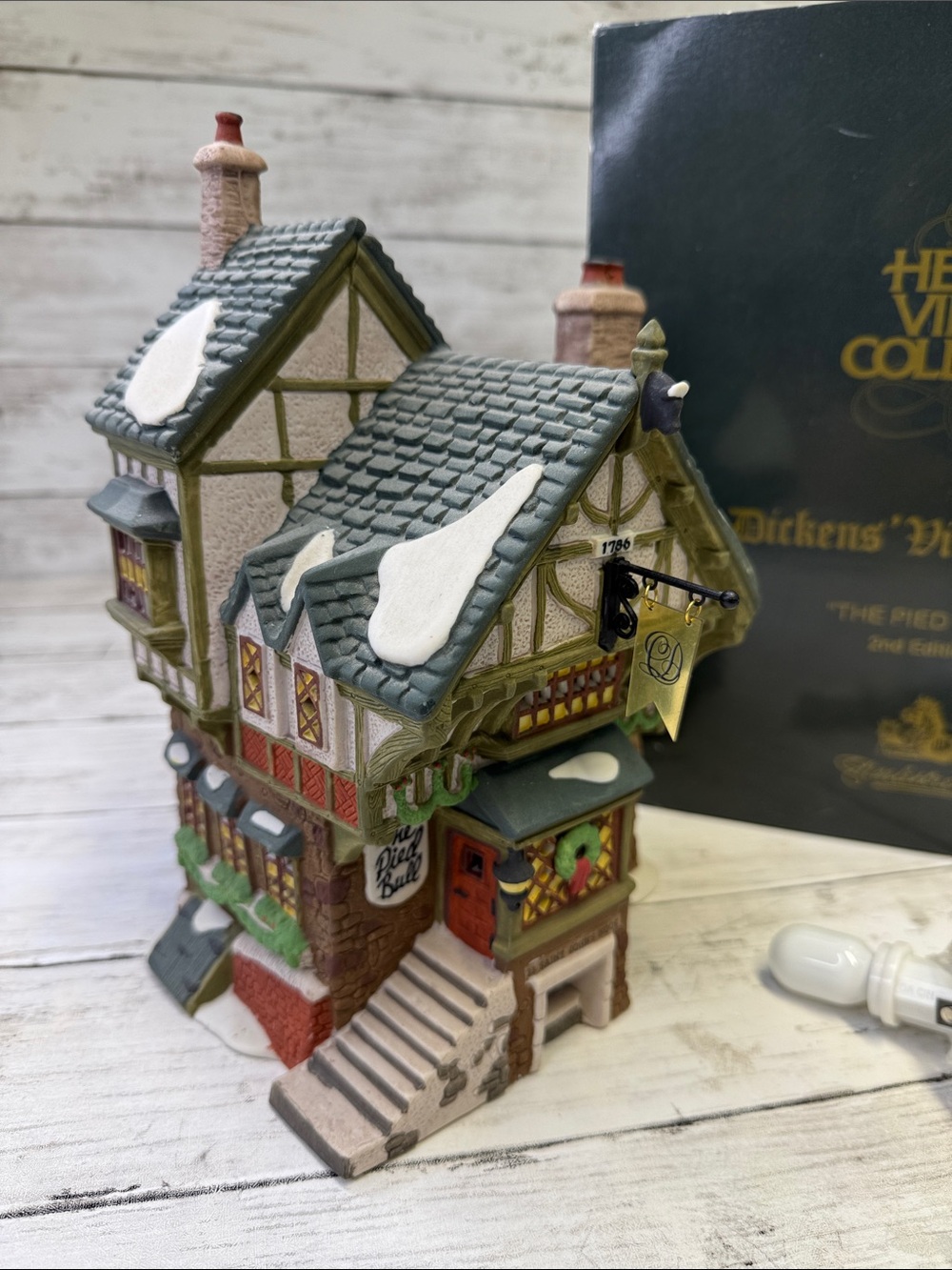 Dept 56 Dickens Village The Pied Bull Inn Lighted w/Flag, 2nd Ed 1993 w/Box